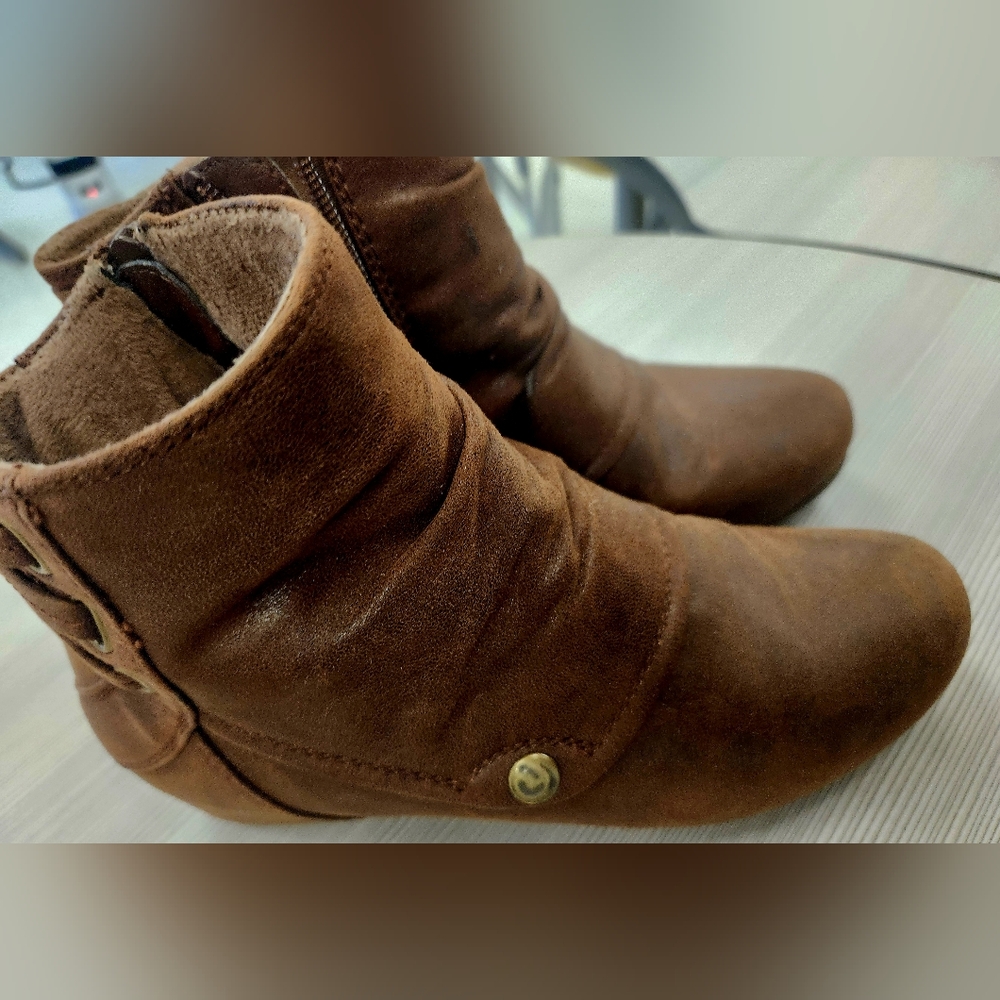 Beartrap Ankle Boots - Picture 3 of 11